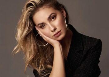 Яна Парнова